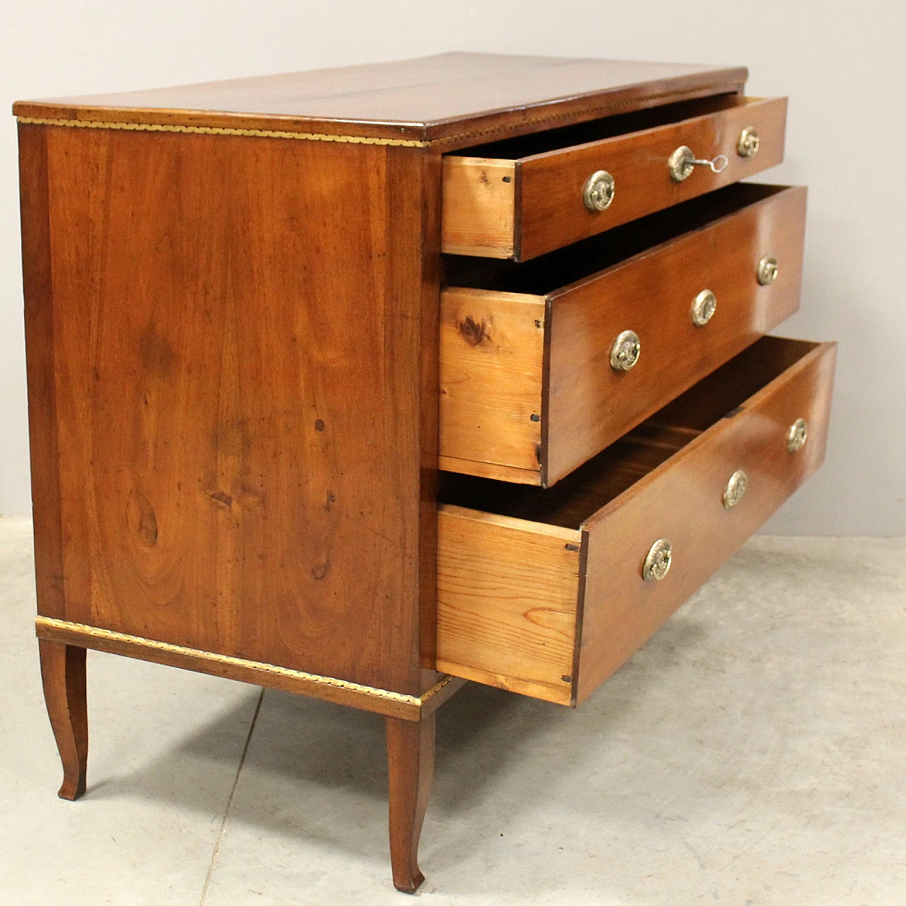 Direttorio chest of drawers in walnut, late 18th century 3