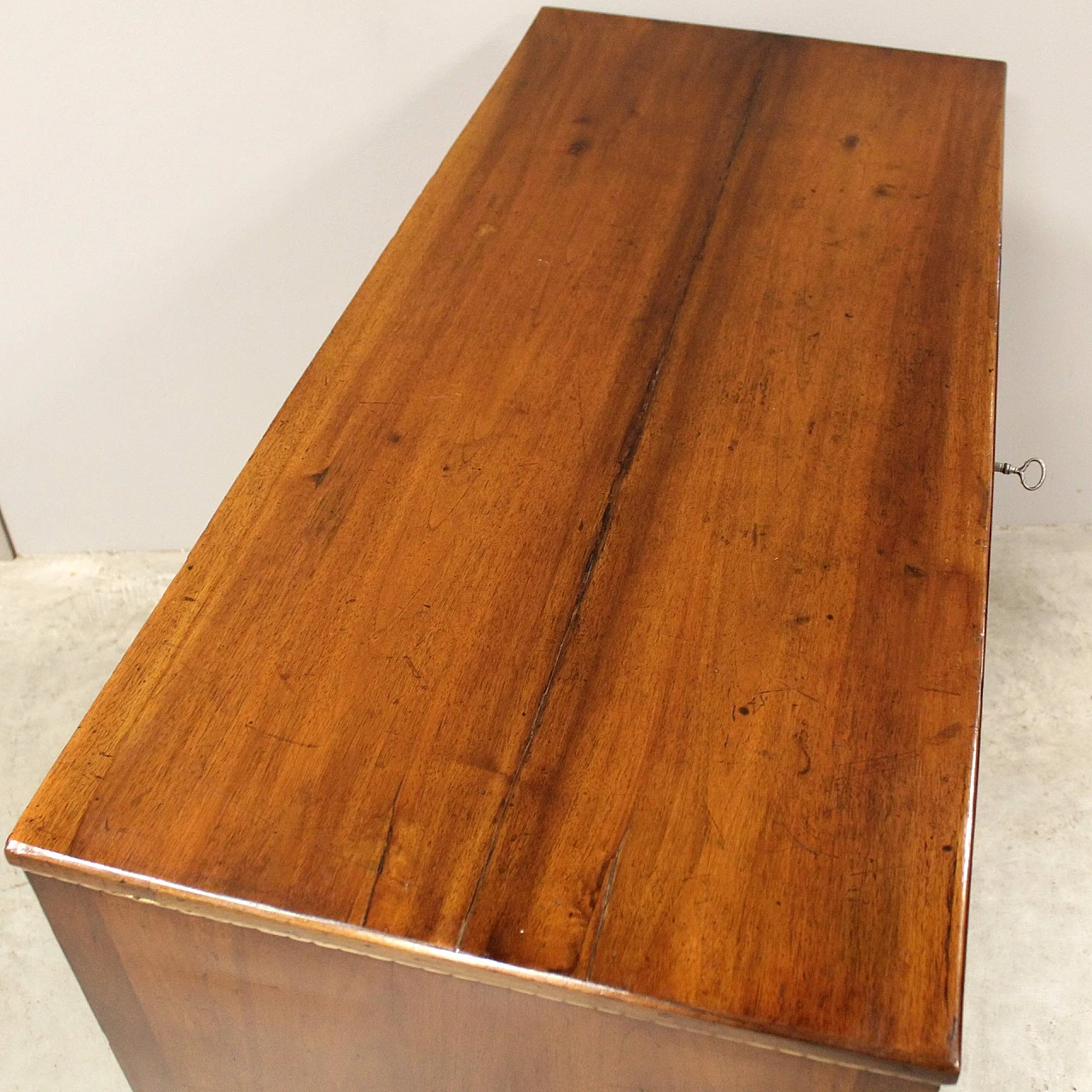 Direttorio chest of drawers in walnut, late 18th century 8