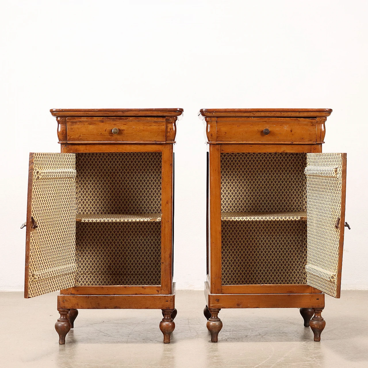 Pair of Louis Philippe bedside tables in walnut, 19th century 3