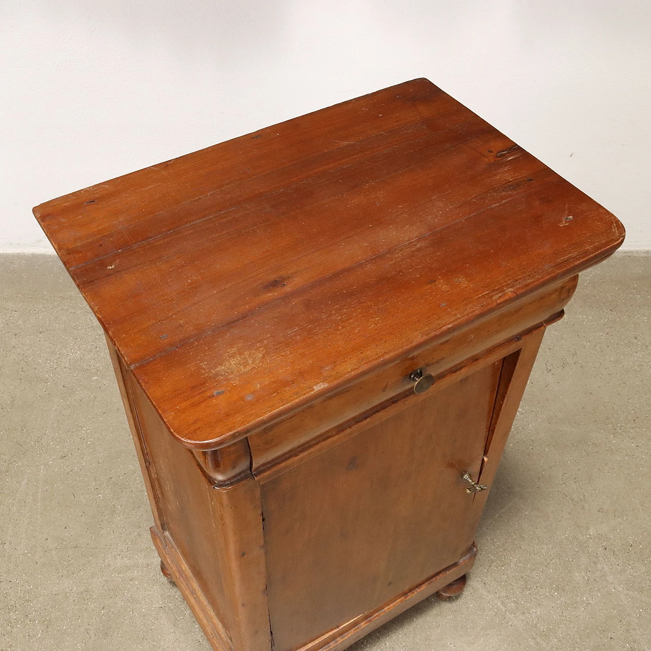 Pair of Louis Philippe bedside tables in walnut, 19th century 8