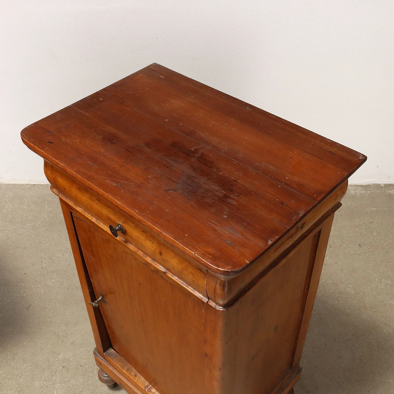 Pair of Louis Philippe bedside tables in walnut, 19th century 9