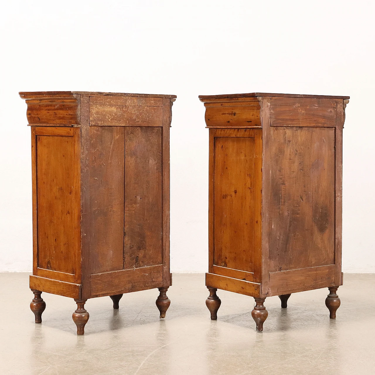 Pair of Louis Philippe bedside tables in walnut, 19th century 10