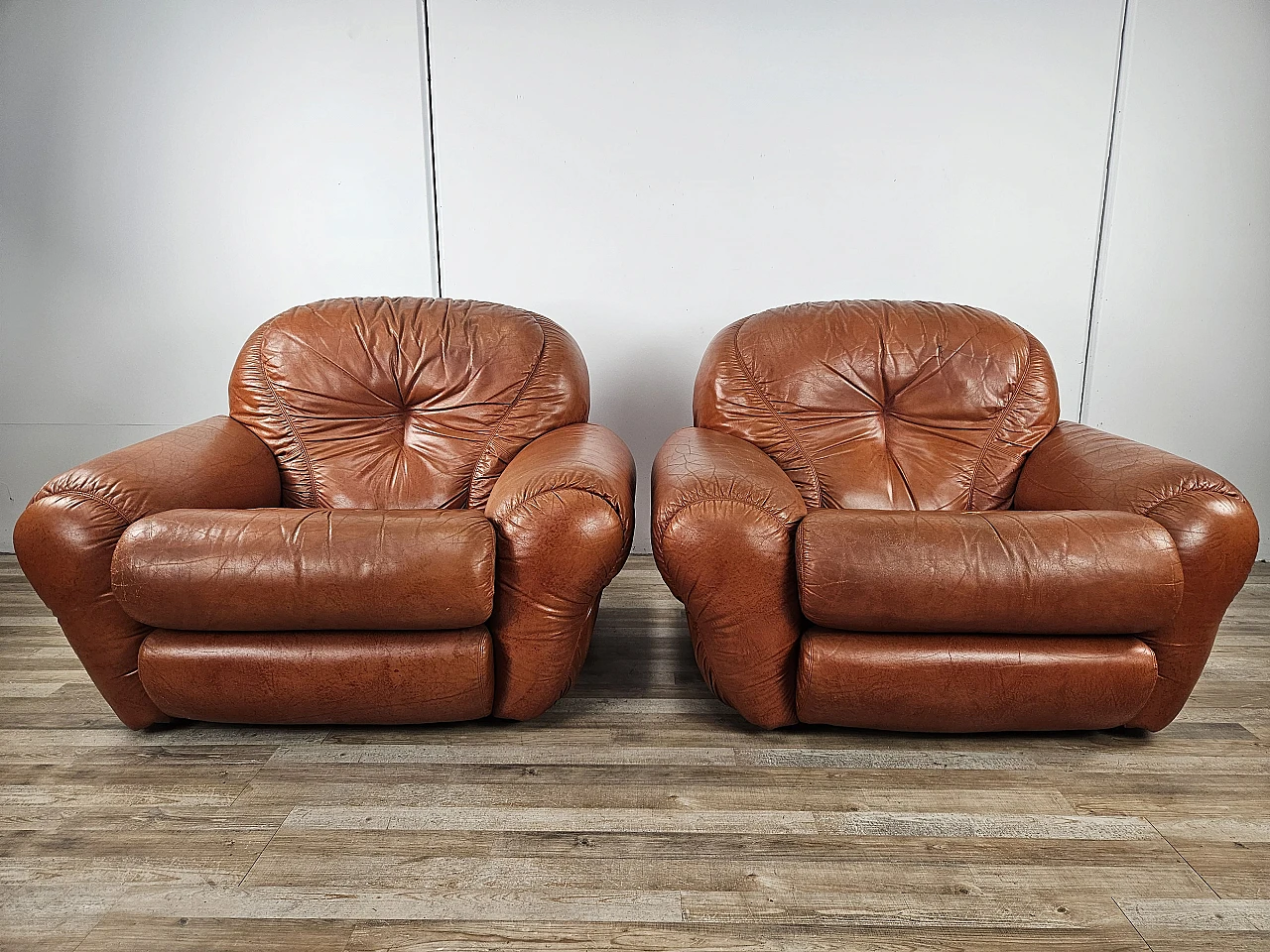 Club armchairs in leather, 70s 1