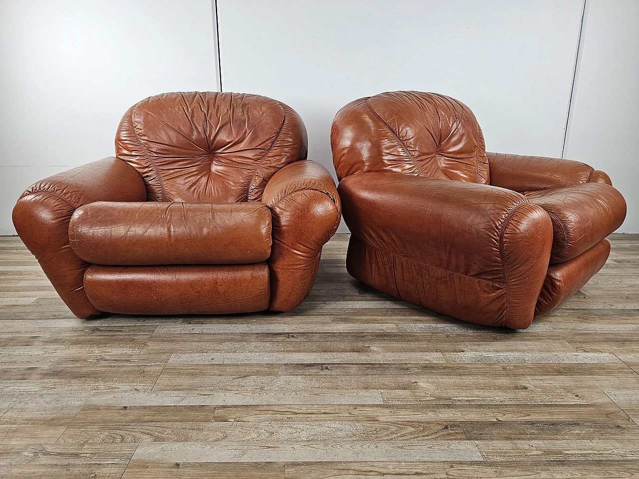 Club armchairs in leather, 70s 2