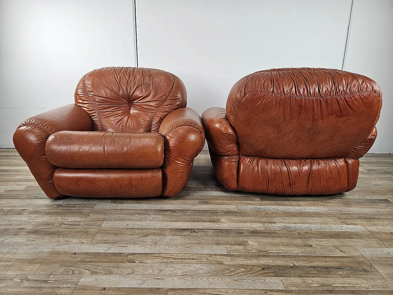 Club armchairs in leather, 70s 4