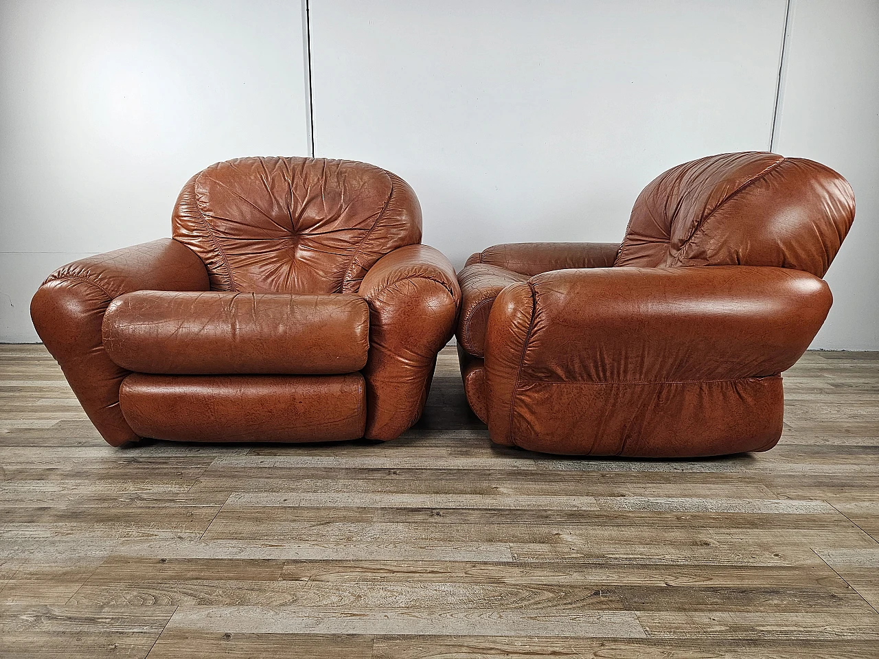 Club armchairs in leather, 70s 5