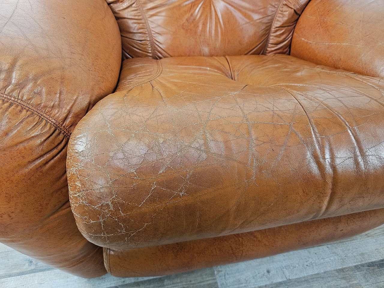 Club armchairs in leather, 70s 10