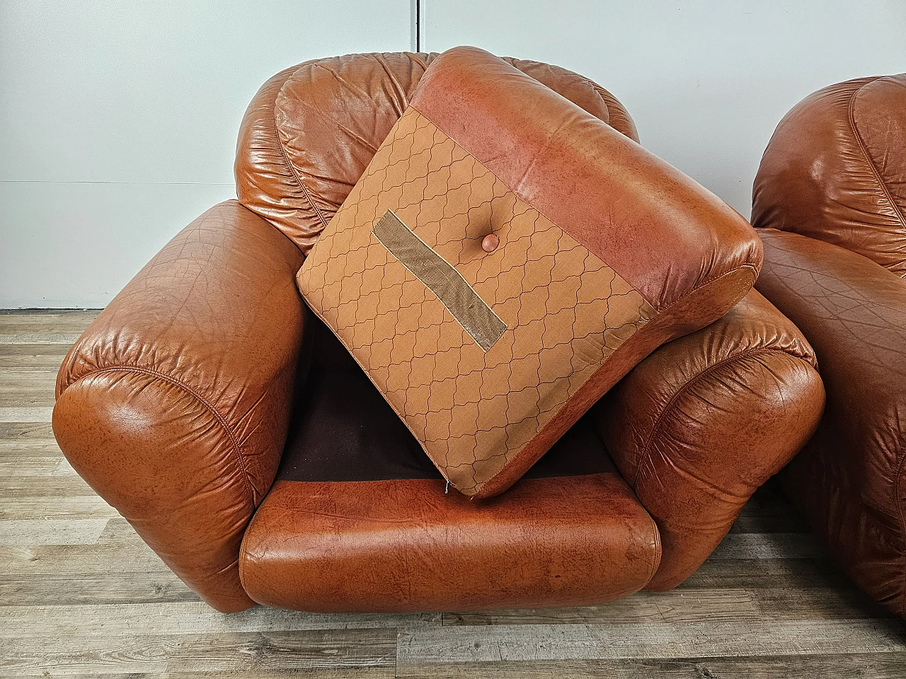 Club armchairs in leather, 70s 12