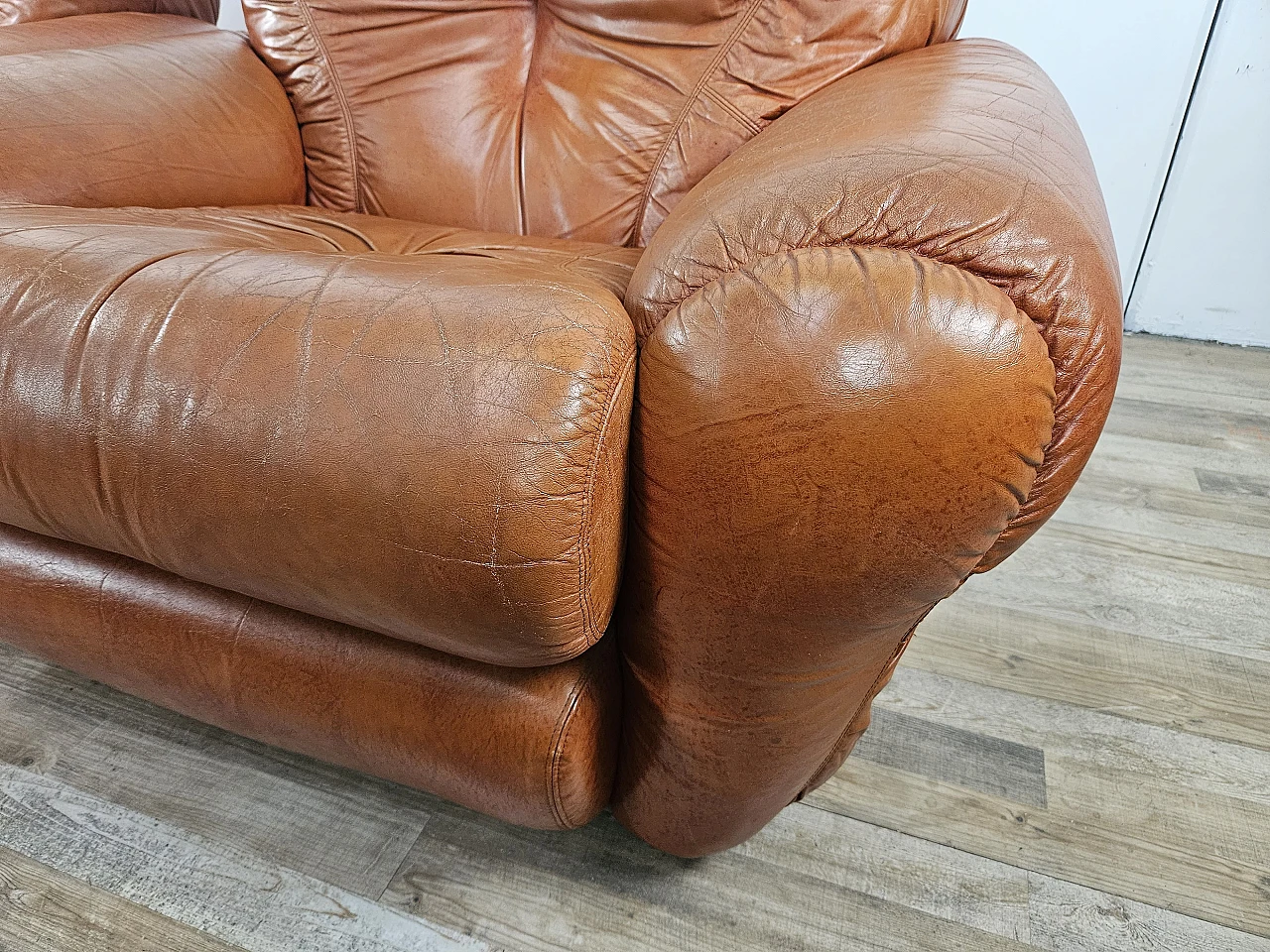 Club armchairs in leather, 70s 16