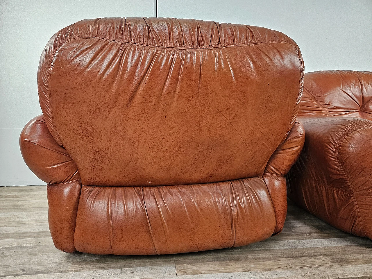 Club armchairs in leather, 70s 24