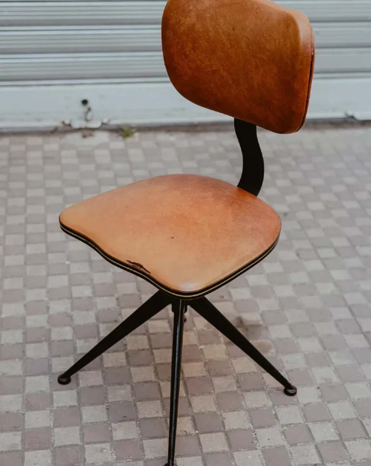 Iron and leather swivel office chair, 1950s 5