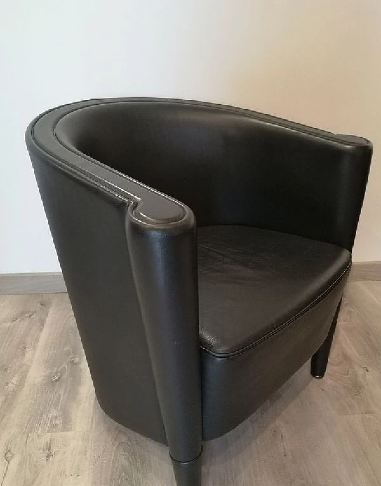 Pair of Rich black leather armachairs by A. Citterio for Moroso, 1980s 10