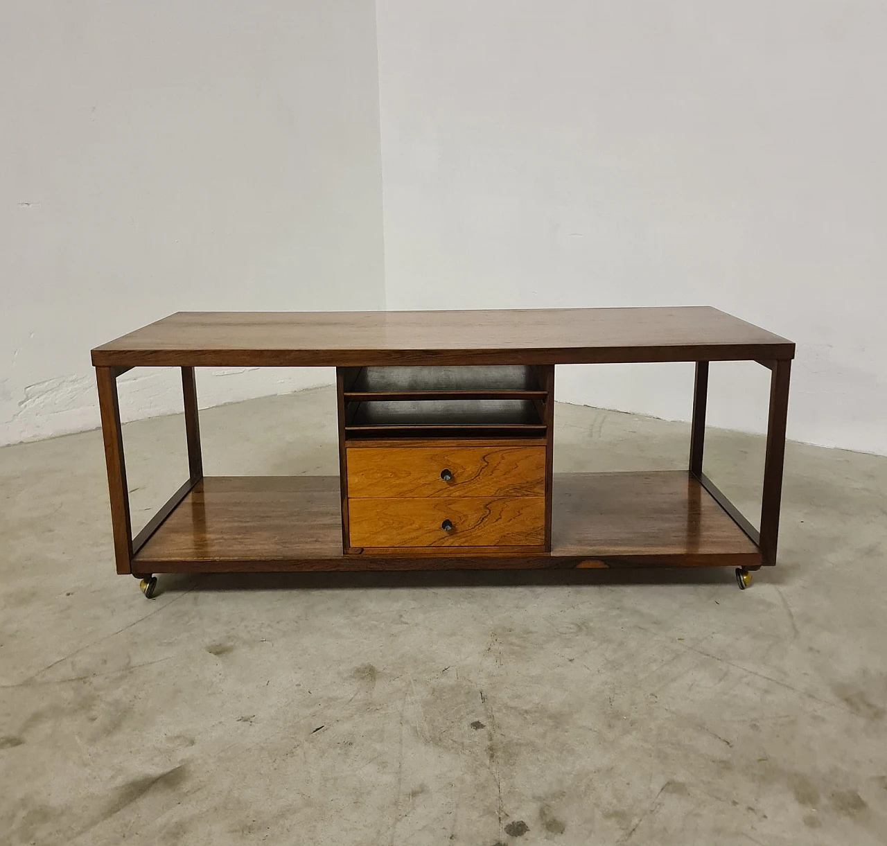 Coffee table attributed to Carlo De Carli, 1960s 2