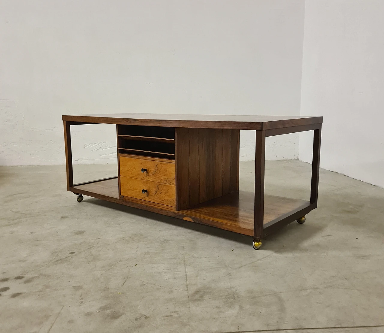 Coffee table attributed to Carlo De Carli, 1960s 4