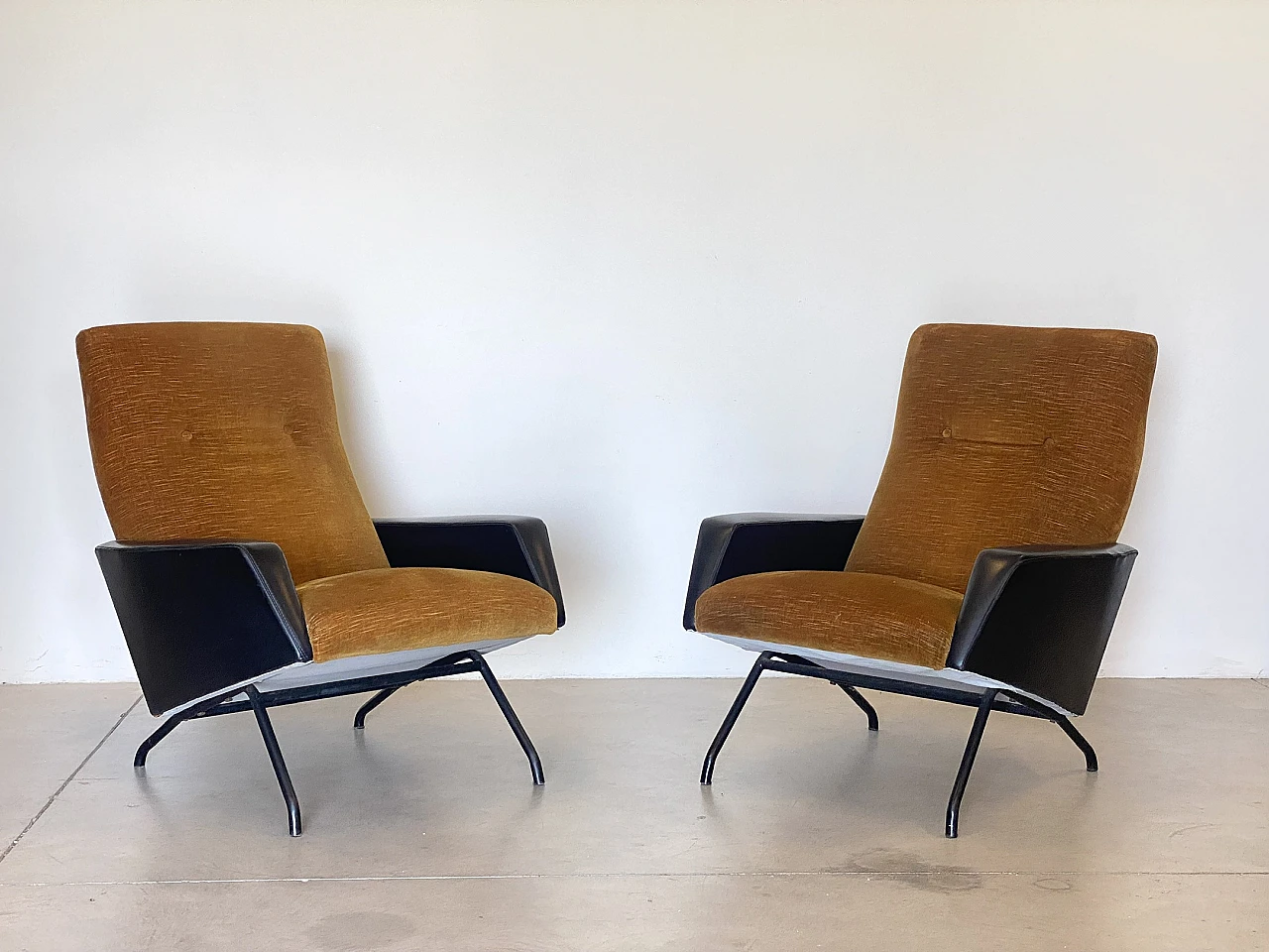 Coppia di poltrone nello stile di Gio Ponti anni 60 1