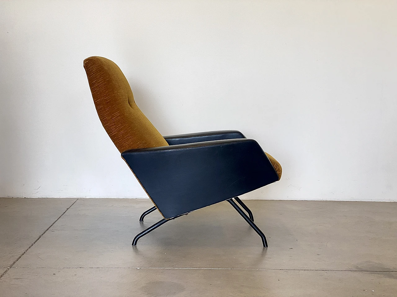 Coppia di poltrone nello stile di Gio Ponti anni 60 7