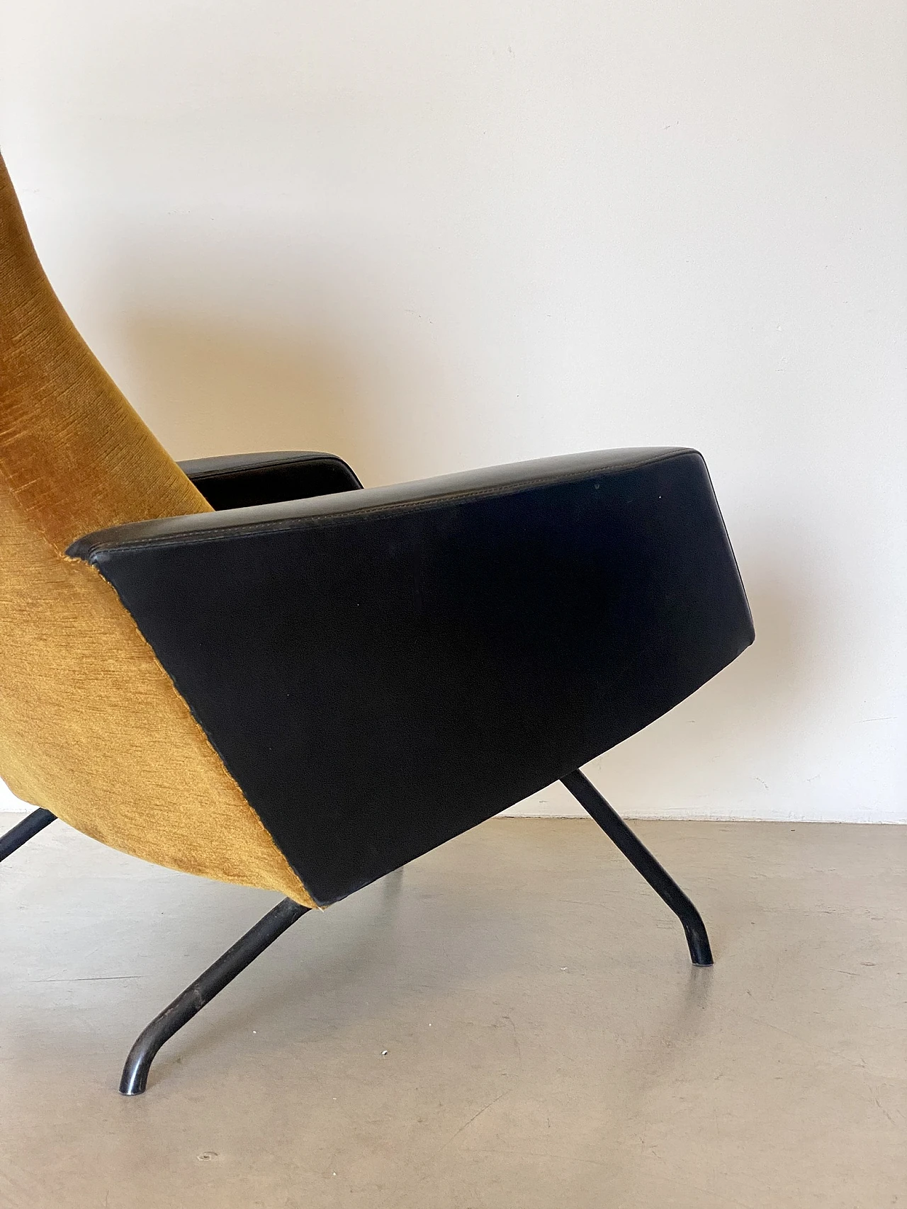 Coppia di poltrone nello stile di Gio Ponti anni 60 9