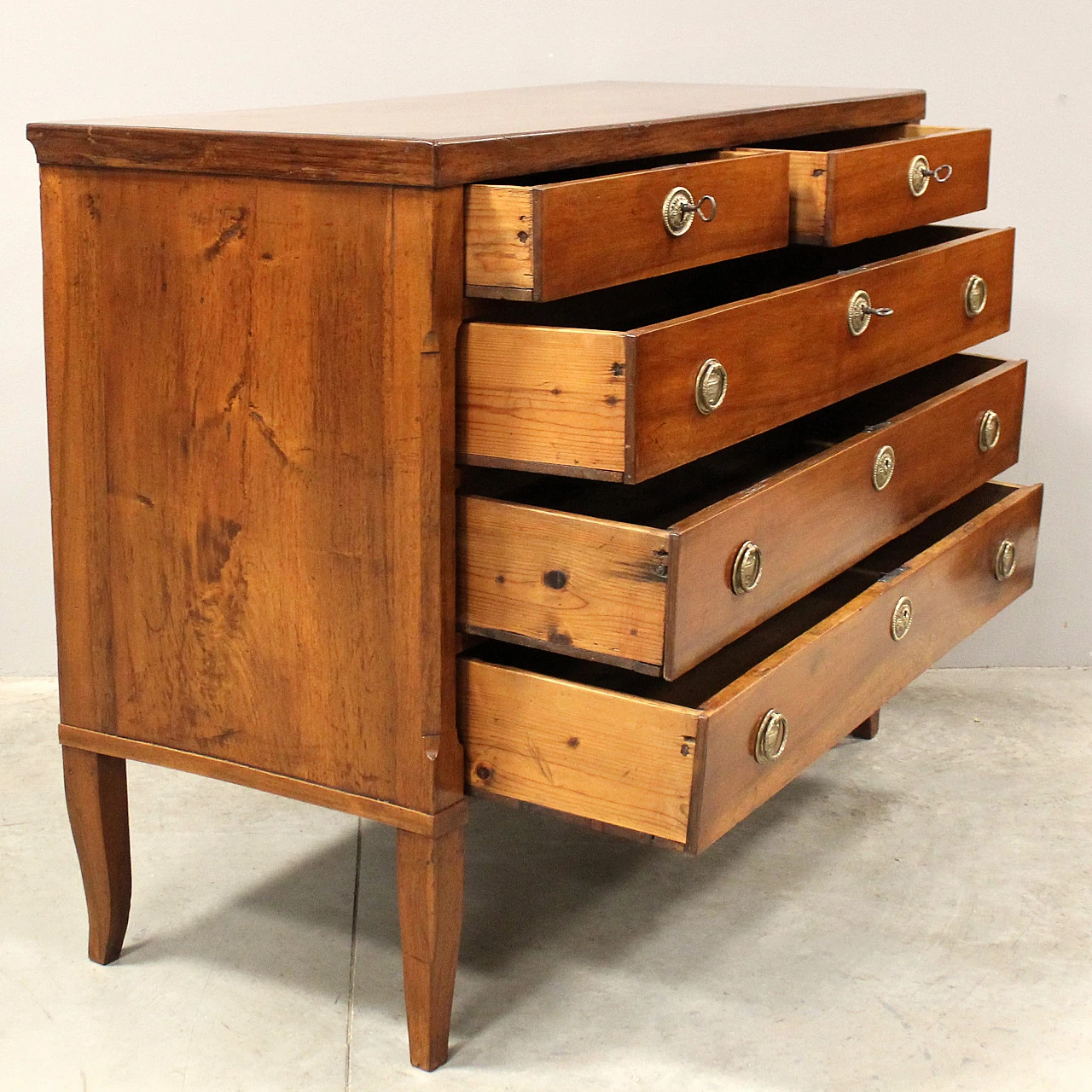 Direttorio chest of drawers Italian walnut,  18th century 5