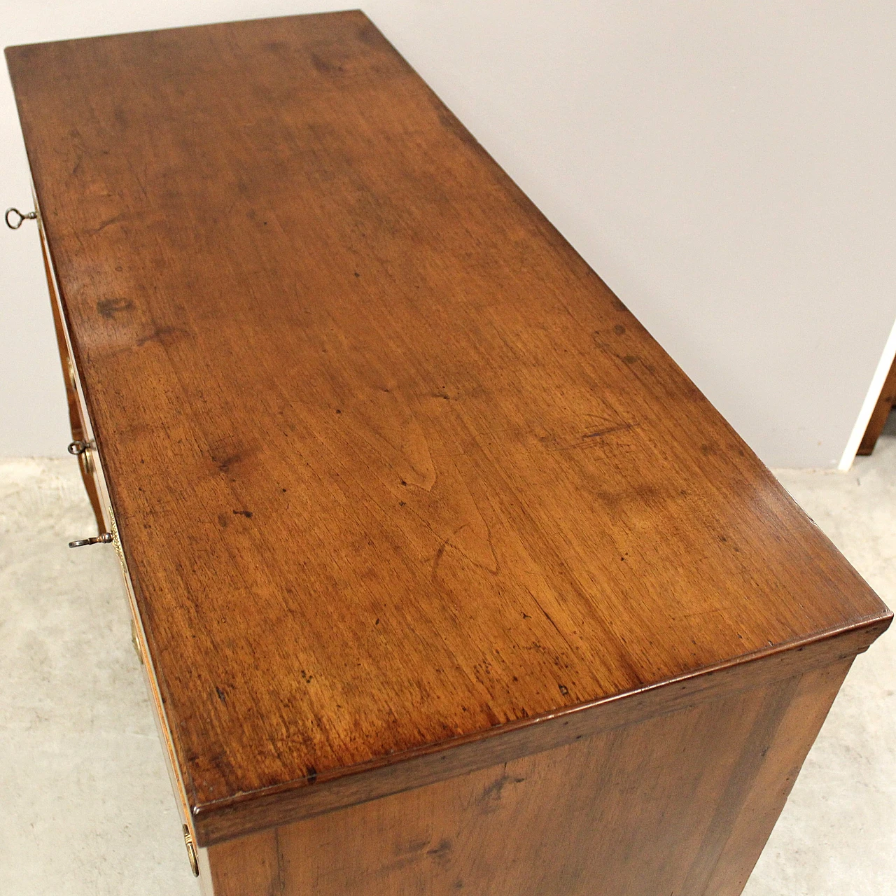 Direttorio chest of drawers Italian walnut,  18th century 8