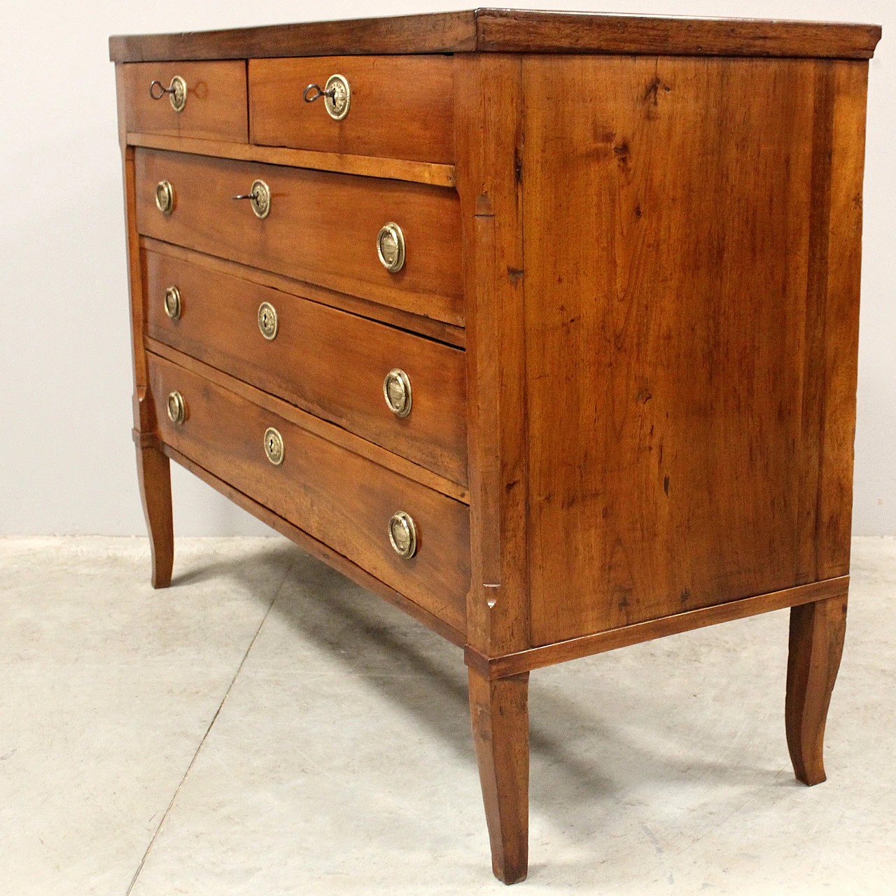 Direttorio chest of drawers Italian walnut,  18th century 10