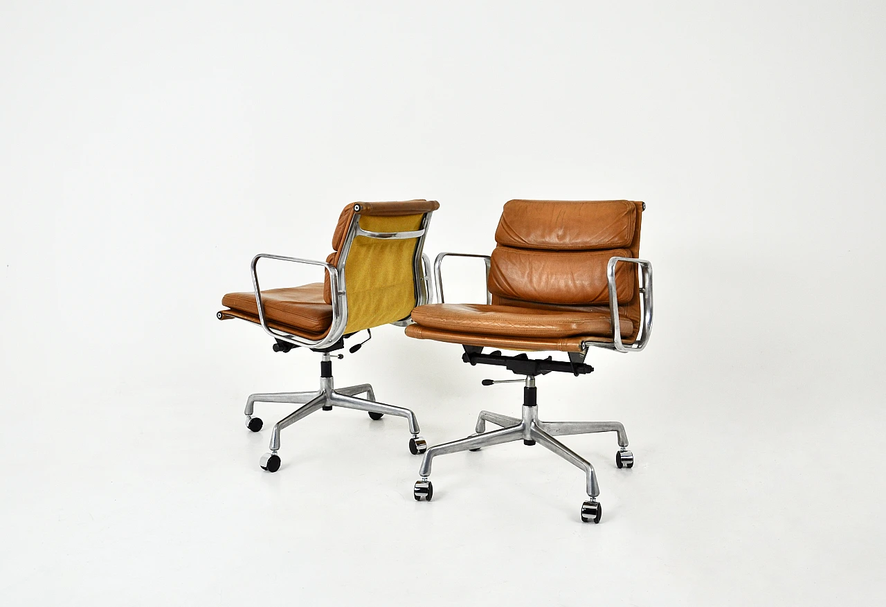 Sedie Soft Pad di Charles e Ray Eames per Herman Miller, anni '70 1