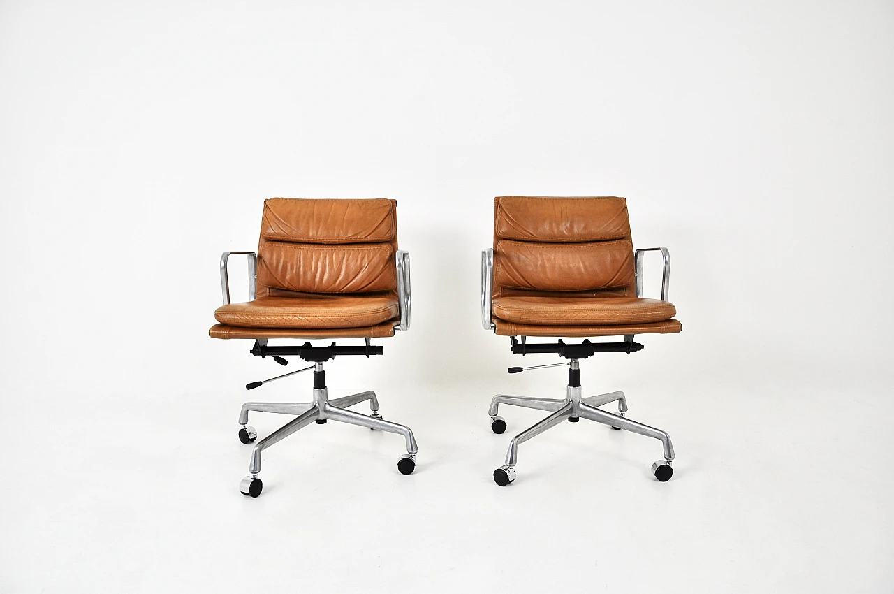 Sedie Soft Pad di Charles e Ray Eames per Herman Miller, anni '70 3