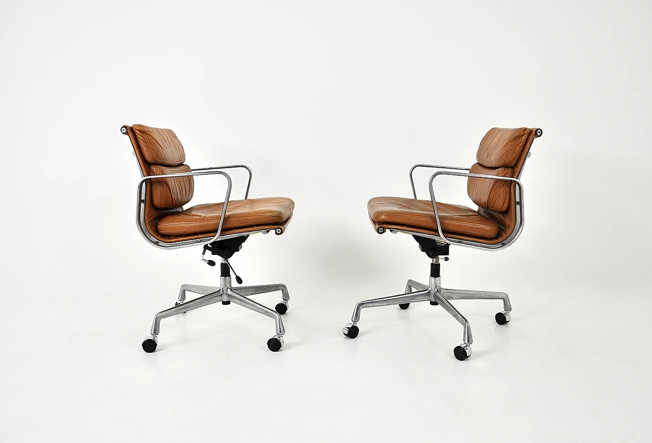 Sedie Soft Pad di Charles e Ray Eames per Herman Miller, anni '70 4