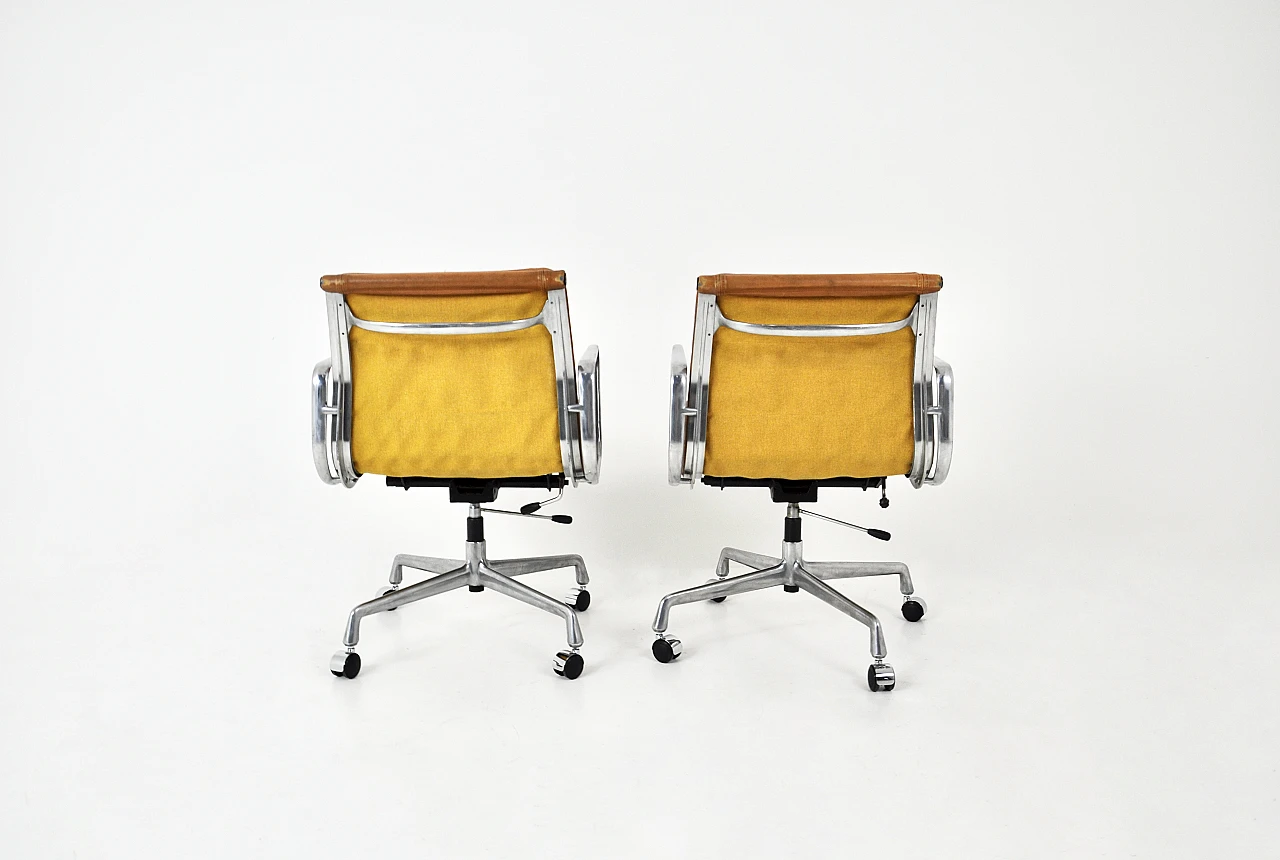 Sedie Soft Pad di Charles e Ray Eames per Herman Miller, anni '70 5