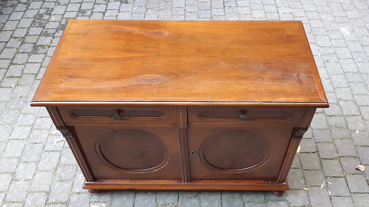 Walnut panelled sideboard, 19th century 2