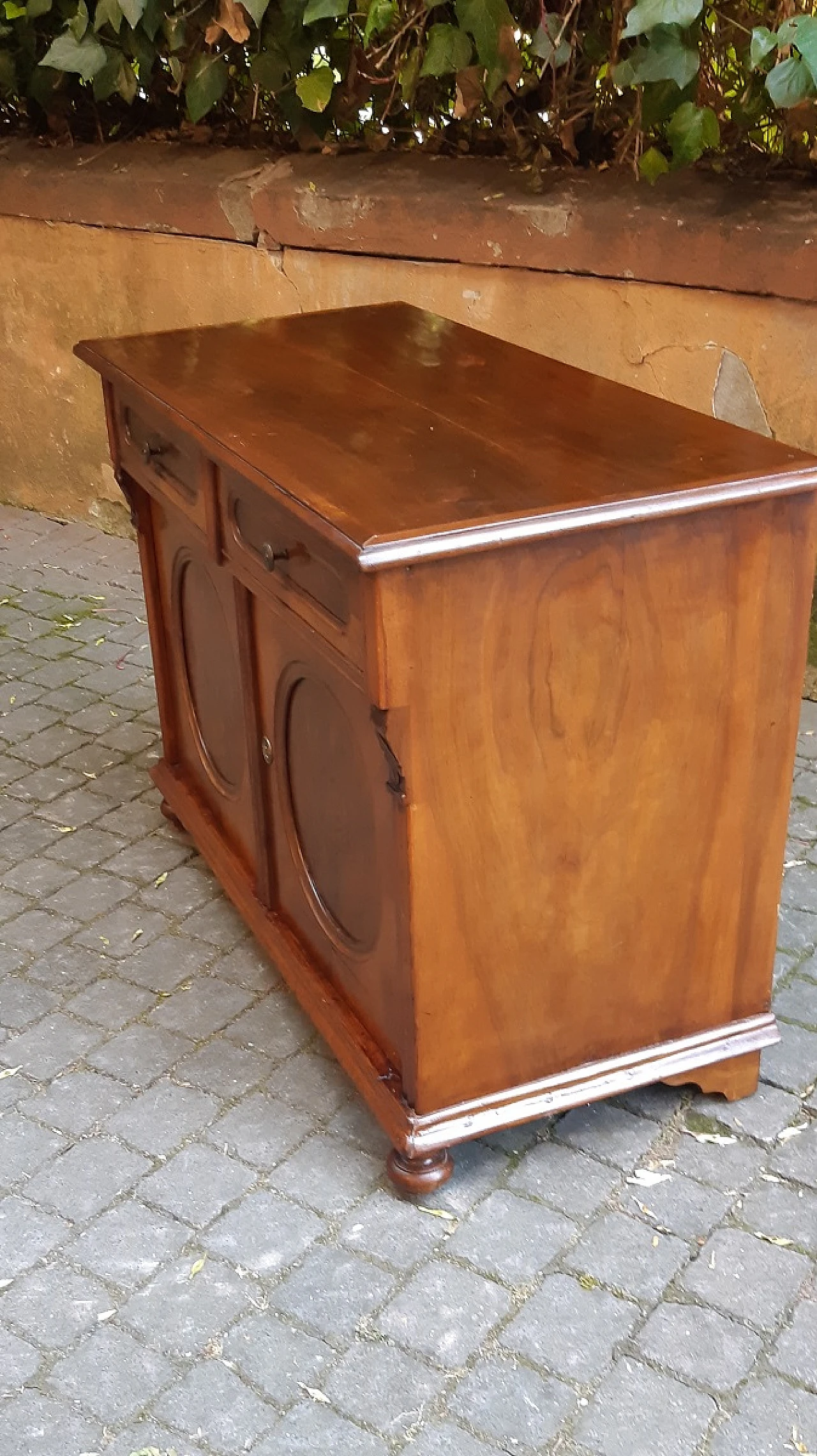 Walnut panelled sideboard, 19th century 4