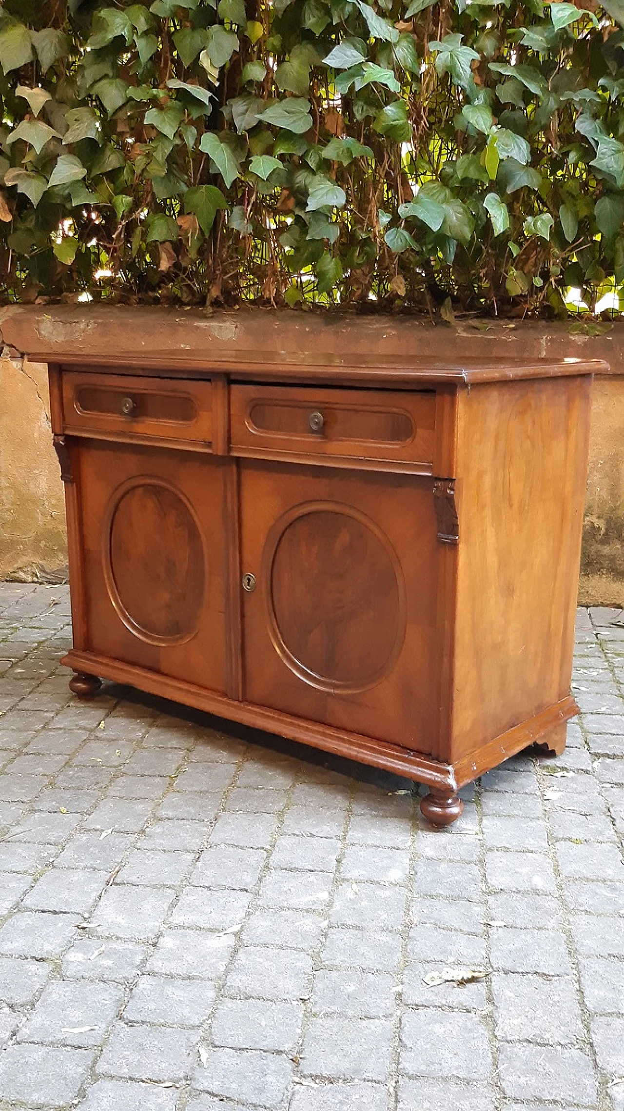 Walnut panelled sideboard, 19th century 5