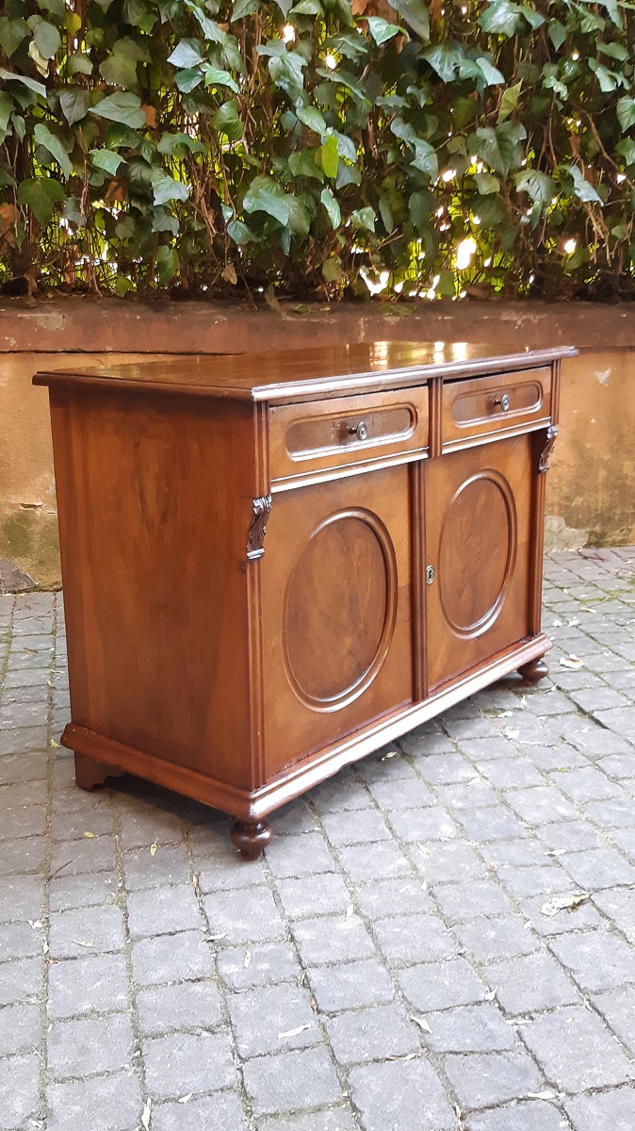 Walnut panelled sideboard, 19th century 6