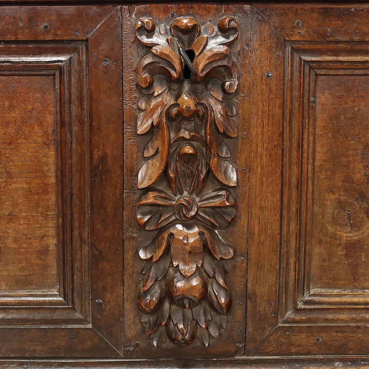 Baroque walnut chest, early 18th century 8