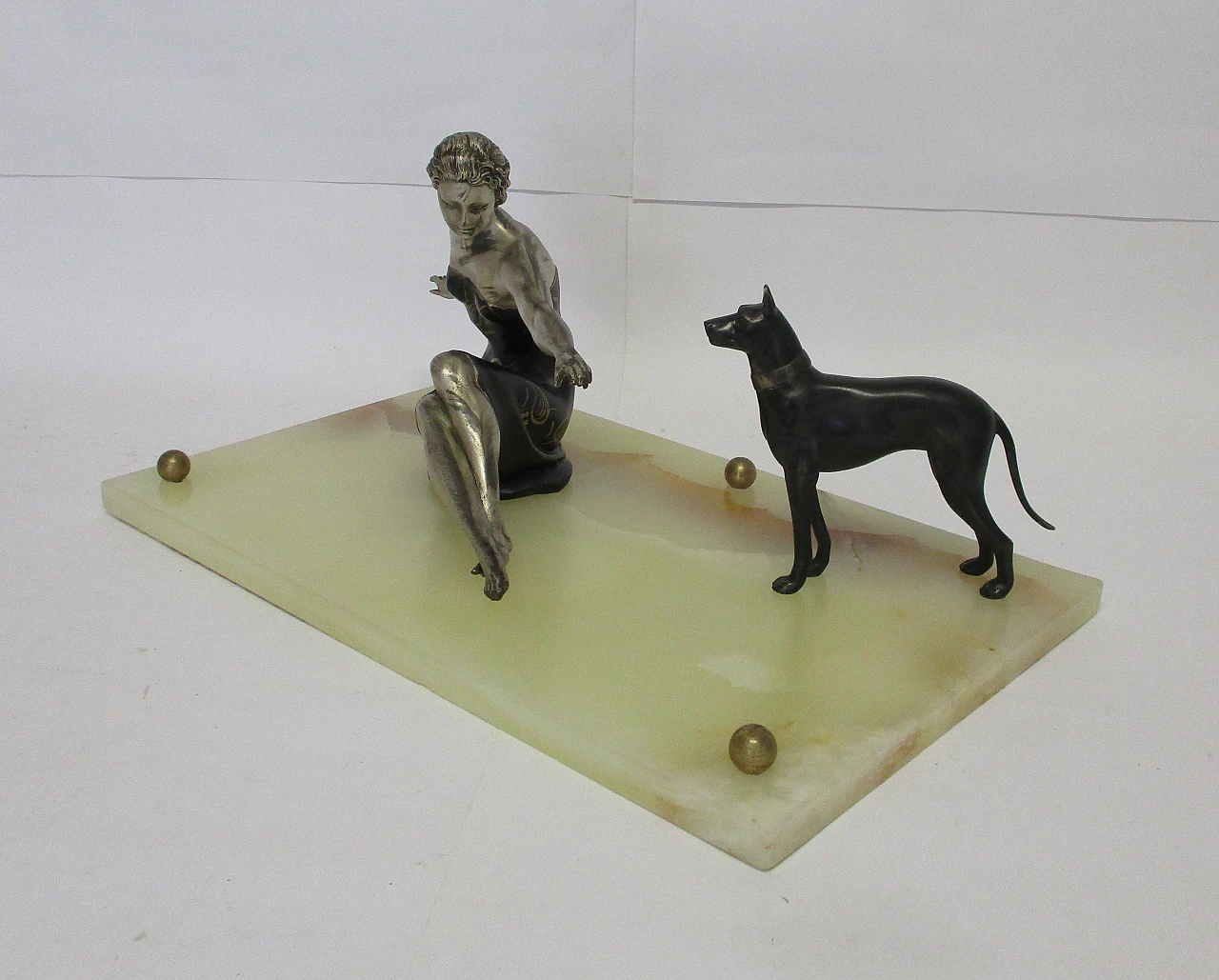 Scultura Art Deco con donna e cane alano su marmo, primo '900 4