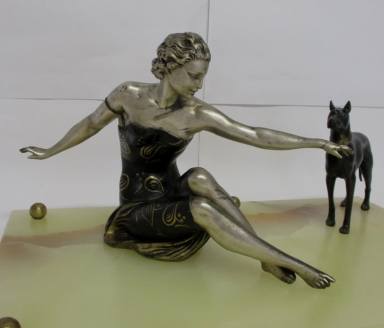 Scultura Art Deco con donna e cane alano su marmo, primo '900 7