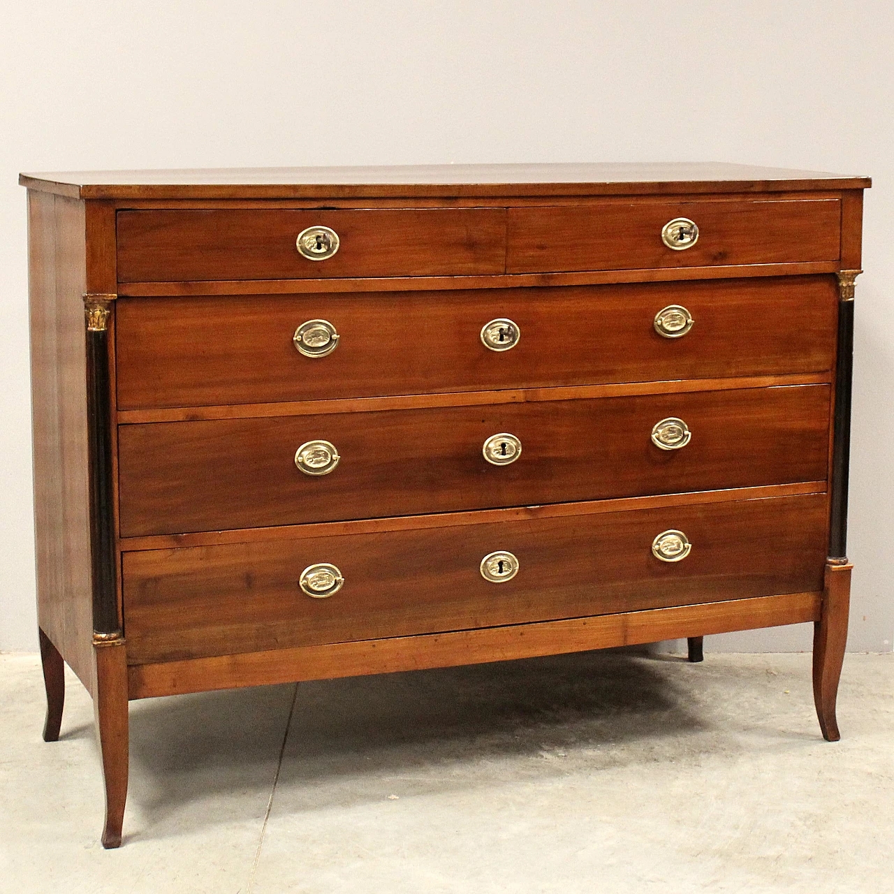 Direttorio chest of drawers in 18th century Italian cherry wood 1