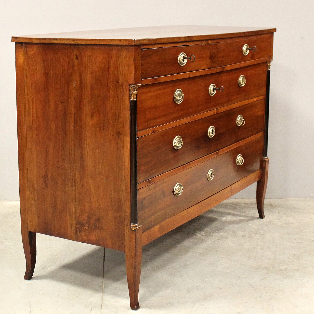 Direttorio chest of drawers in 18th century Italian cherry wood 2