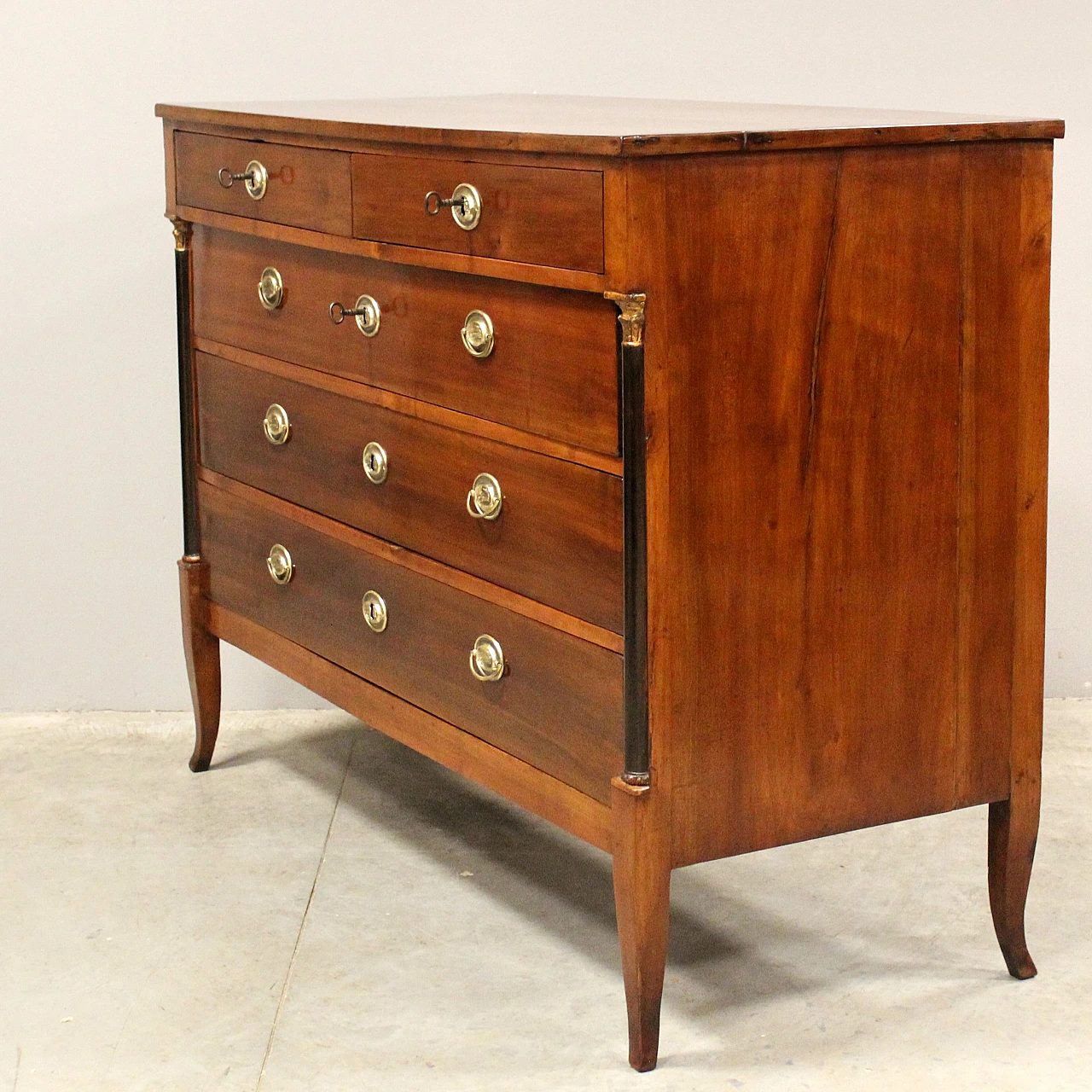 Direttorio chest of drawers in 18th century Italian cherry wood 3