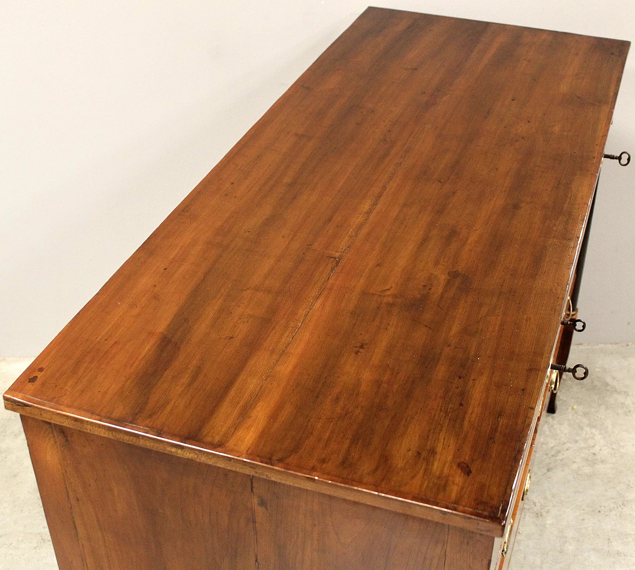 Direttorio chest of drawers in 18th century Italian cherry wood 5