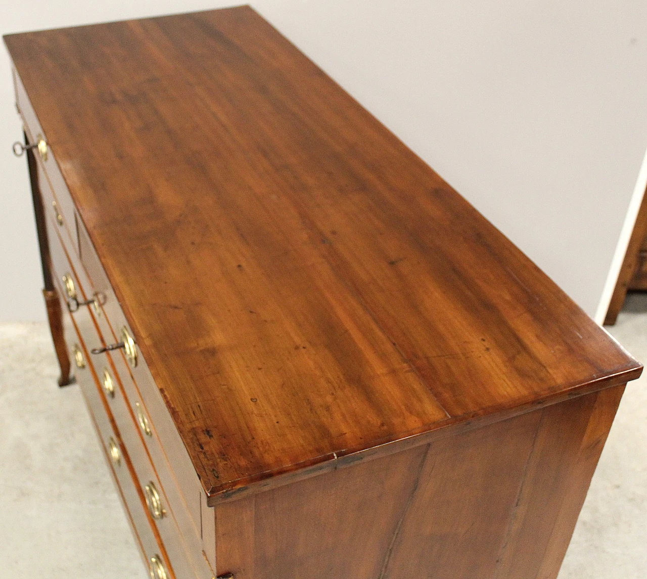 Direttorio chest of drawers in 18th century Italian cherry wood 6