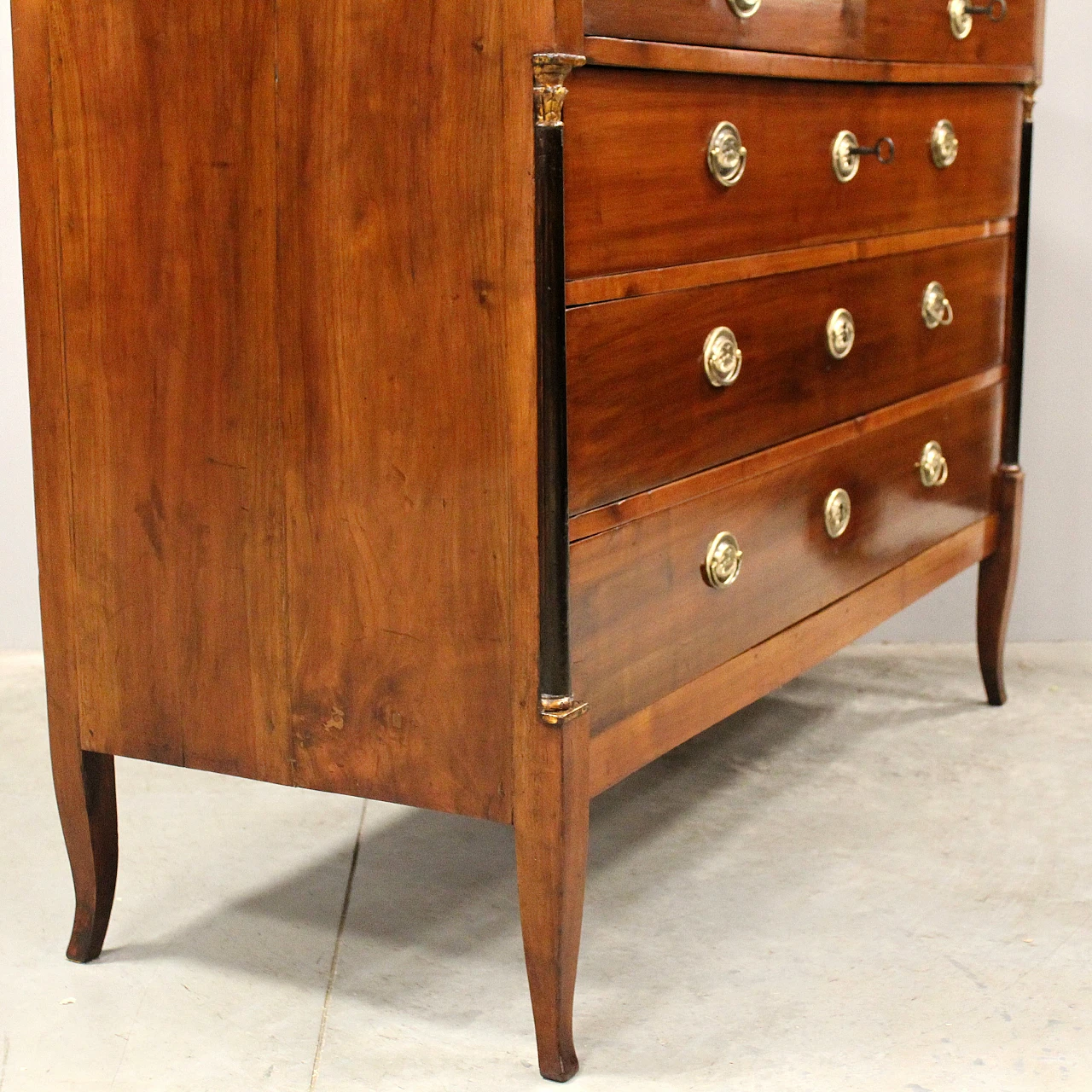 Direttorio chest of drawers in 18th century Italian cherry wood 7