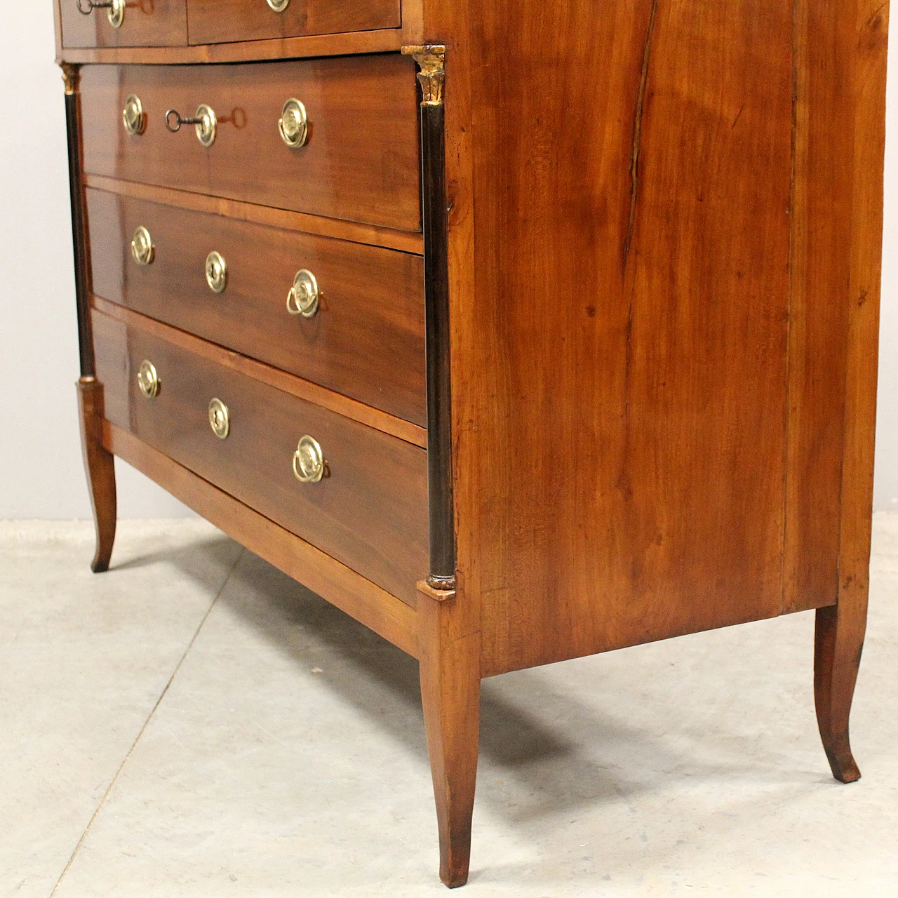 Direttorio chest of drawers in 18th century Italian cherry wood 8