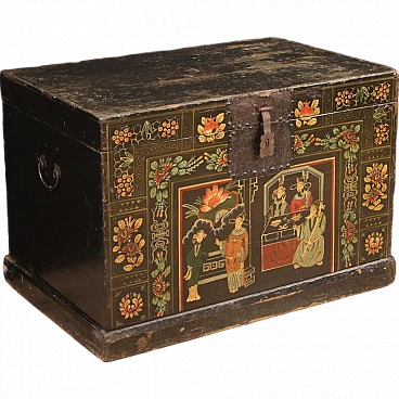 Small Chinese chest from the 20th century