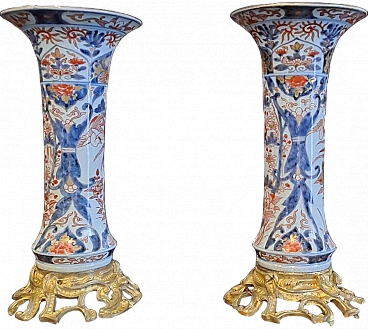 Pair of Imari cinese vases with trumpet shape, Kangxi, 18th century