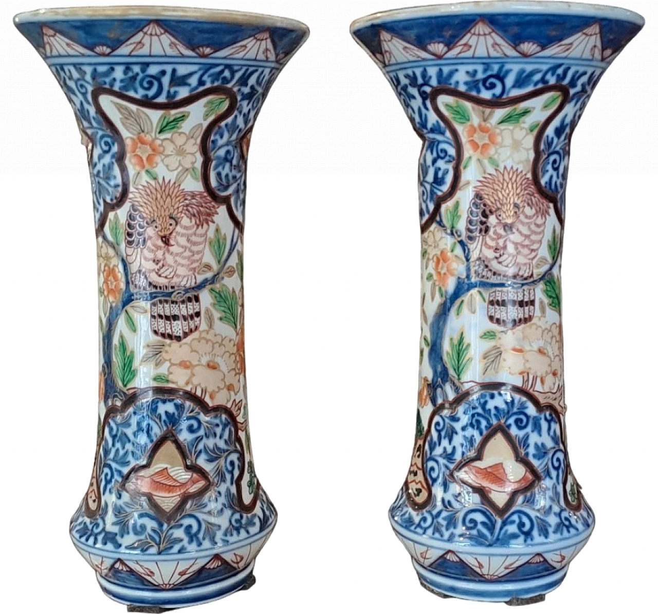 Pair of Imari Japanese ceramic trumpet vases, 18th century 10