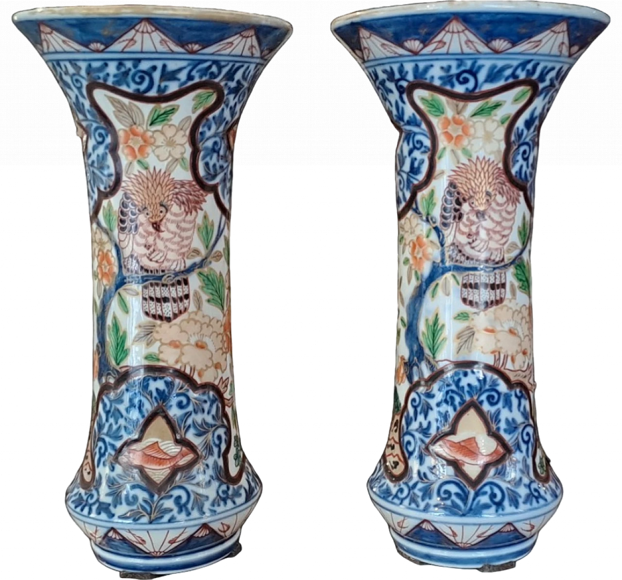 Pair of Imari Japanese ceramic trumpet vases, 18th century 11