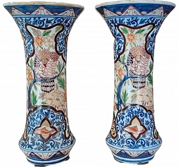 Pair of Imari Japanese ceramic trumpet vases, 18th century