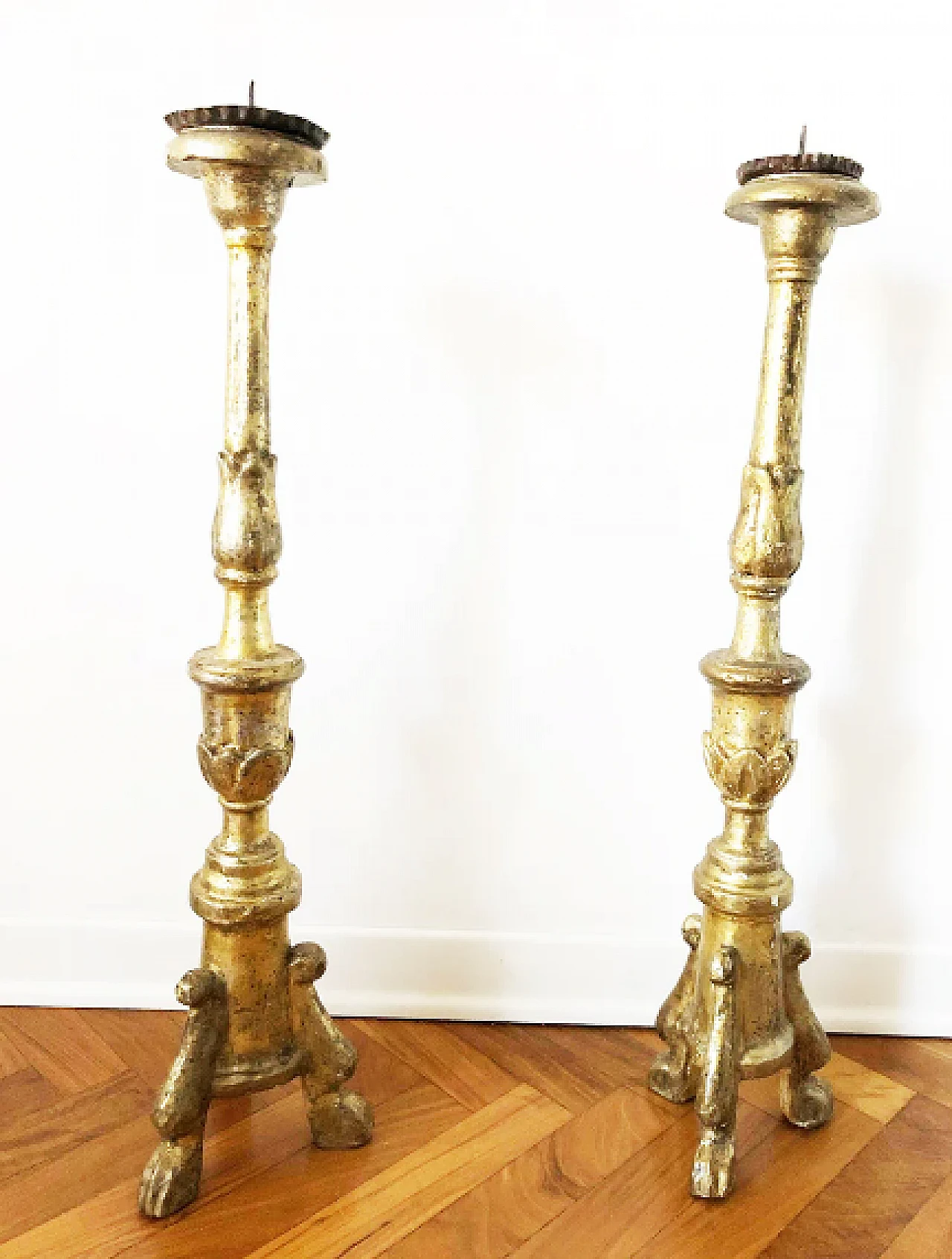 Pair of wooden and gold leaf candlesticks, 18th century 2