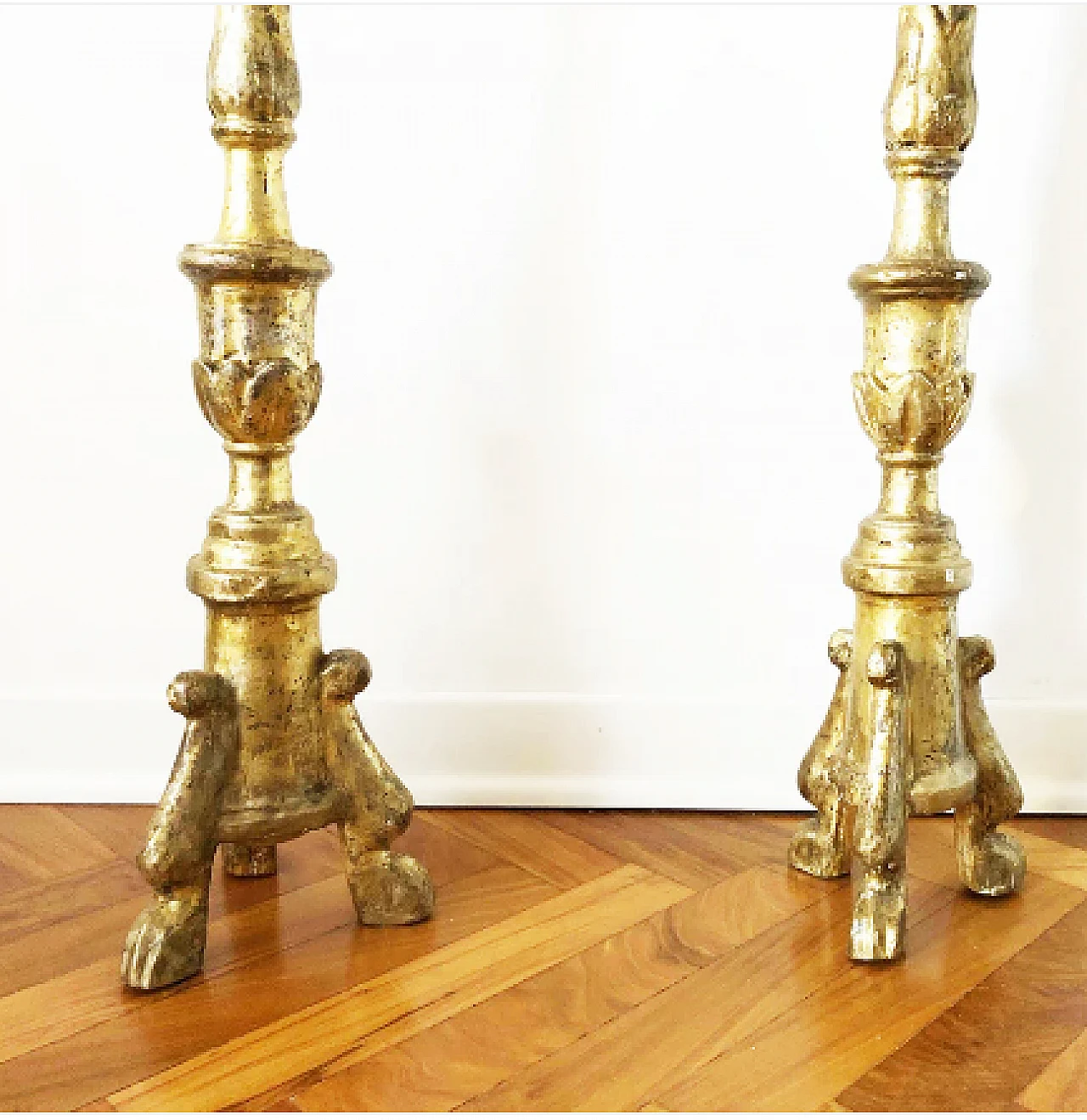 Pair of wooden and gold leaf candlesticks, 18th century 5