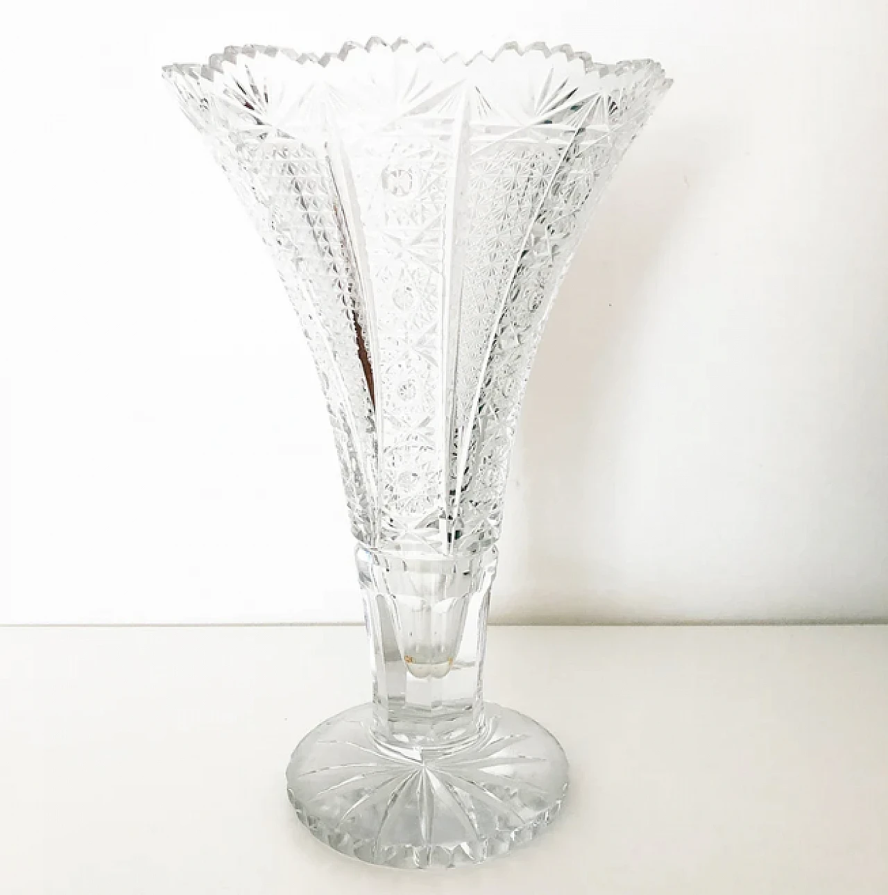 Transparent Bohemia crystal vase inlaid with wheel, early 20th century 1